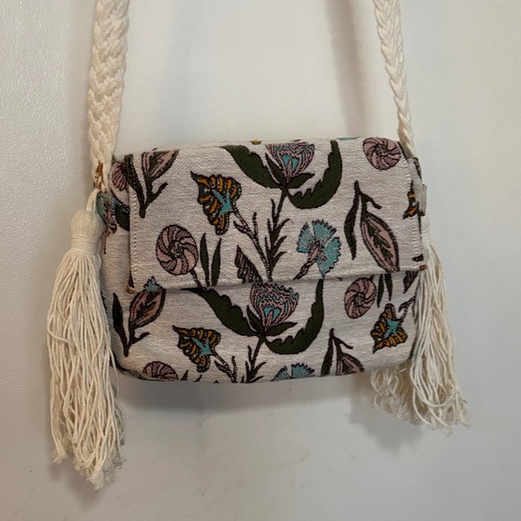Universal Thread Handbags - Floral Cream Universal Thread fabric purse